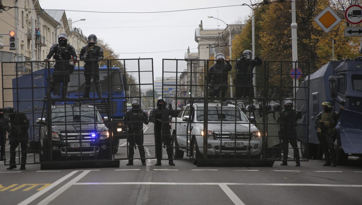 Centrum běloruské metropole před demonstrací uzavřely stovky policistů a vojáků. 
