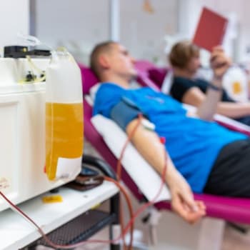 Ministerstvo zdravotnictví žádá občany, kteří prodělali covid, aby darovali krevní plazmu.