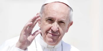 Trapas papeže Františka. Na Instagramu olajkoval erotickou fotku známé modelky