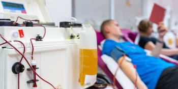 Darujte krevní plazmu, pokud jste měli covid. Pomůžete nemocným, žádají nemocnice