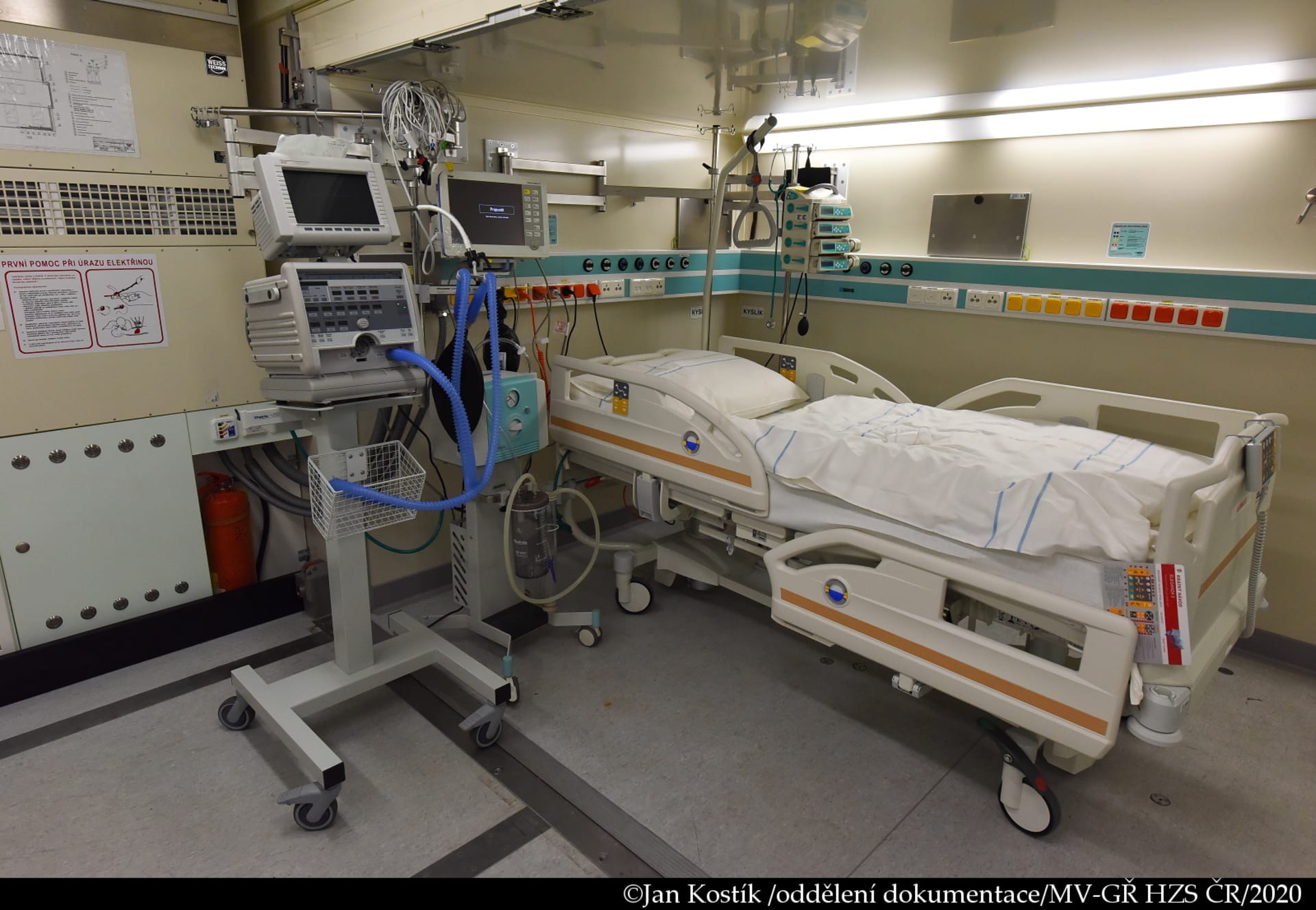 Pokud by nájem trval celou dobu, tedy od poloviny října do konce února, stát zaplatí za pronájem prázdné polní nemocnice téměř 80 milionů korun. 