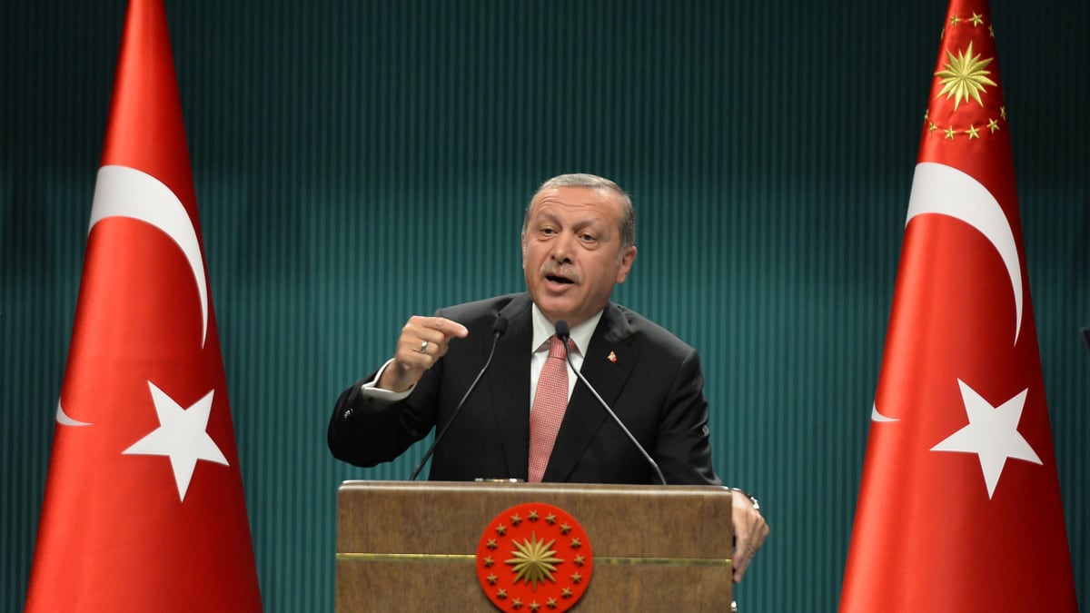Turecký prezident Recep Tayyip Erdogan se v proslovu obul zejména do Francie a jejího prezidenta Emmanuela Macrona.