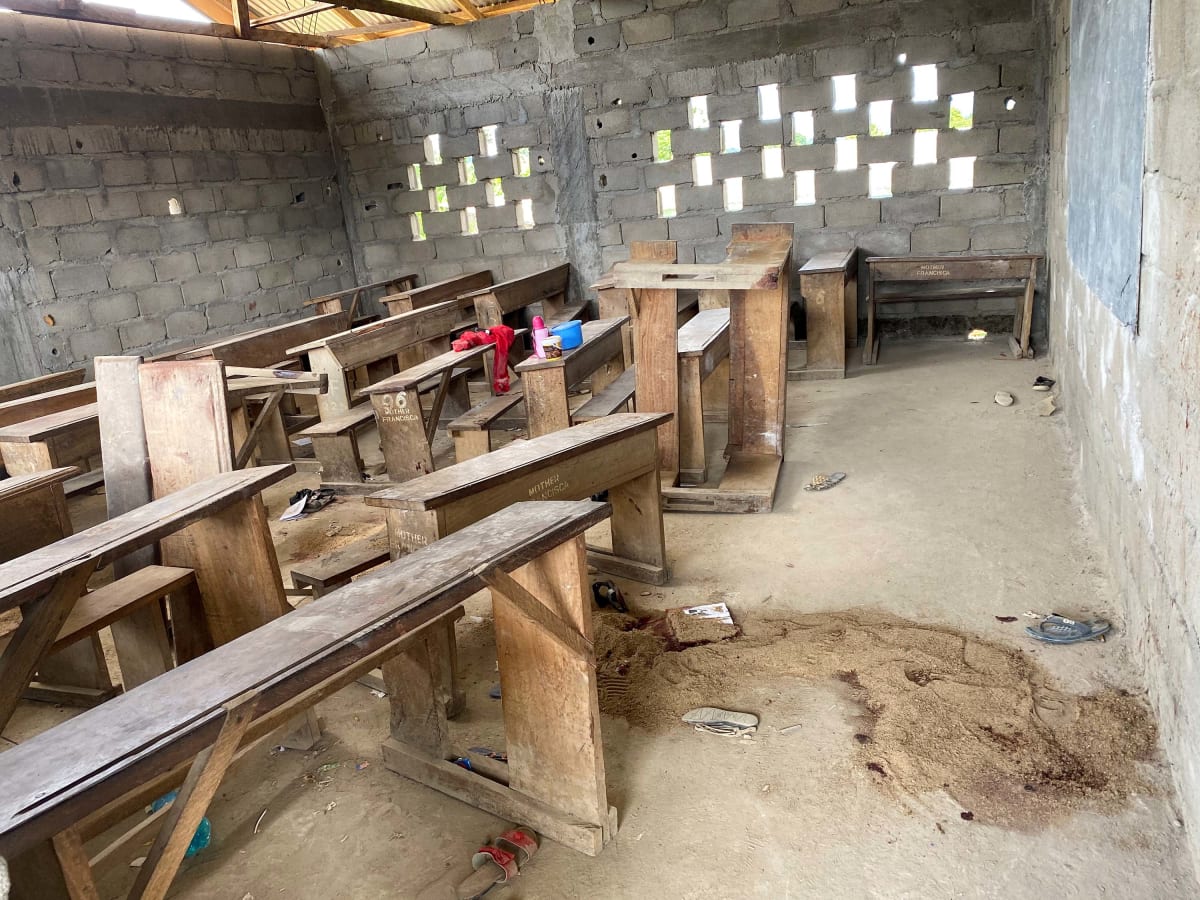 Útok na školu v Kamerunu (Zdroj: CNN/Josiane Kouagheu/Reuters)