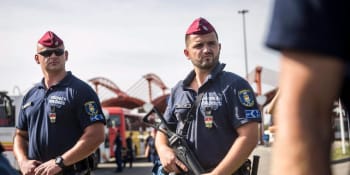 Pašerák migrantů utíkal v Maďarsku policii, v ruce mu vybuchl granát