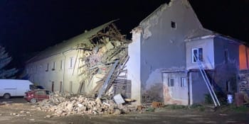 V Tursku u Prahy vybuchl v bytovém domě plyn. Čtyři lidé jsou zraněni
