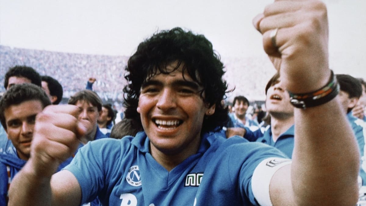 Diego Maradona zažil nejlepší časy během působení v Neapoli. Teď legendární fotbalista slaví 60. narozeniny.