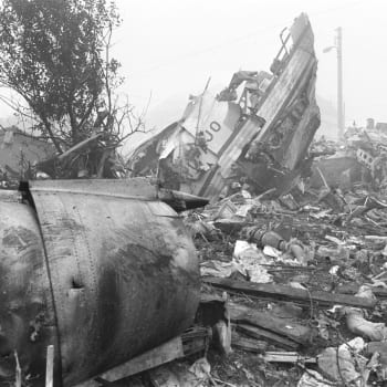 Pád letounu v pražském Suchdole je považován za největší leteckou nehodu u nás.