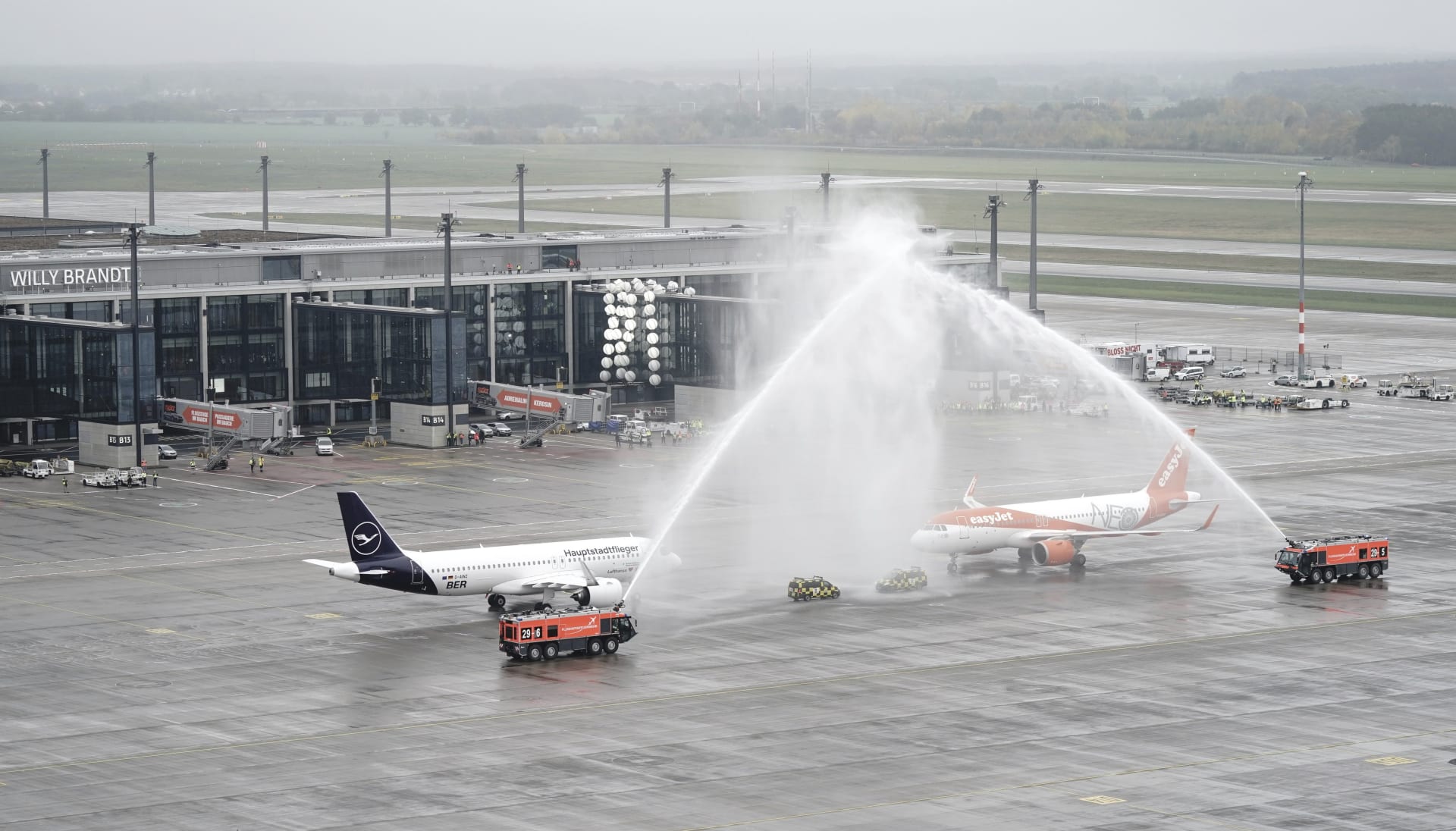 Stavba nového letiště zatím přišla podle médií nejméně na deset miliard eur (274 miliard korun)