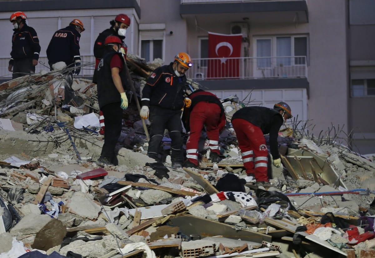 Turecko zatím nahlásilo 24 obětí silného zemětřesení.