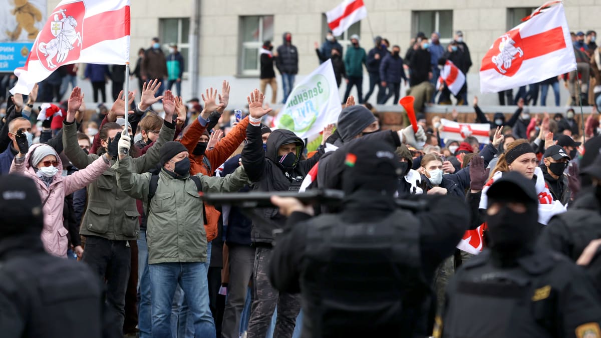 Policisté v Minsku tvrdě zakročili proti demonstrantům