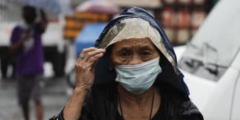Ničivý tajfun Goni udeřil plnou silou na Filipíny. Nejméně čtyři lidé zemřeli