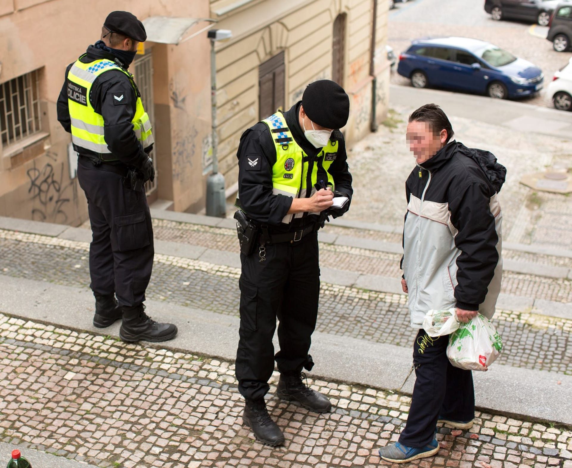Během října řešili strážníci v Praze téměř 10 tisíc porušení krizových a mimořádných opatření.
