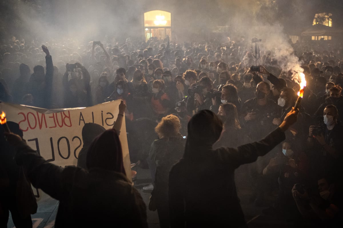 Demonstrace v Barceloně se neobešla bez násilí.