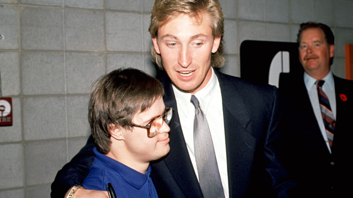 Hokejová legenda Wayne Gretzky s Joeyem Mossem v 80. letech, kdy Oilers kralovali NHL.
