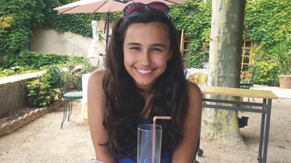 Patnáctiletá Natasha Ednan-Laperouseová zemřela v letadle na alergickou reakci.