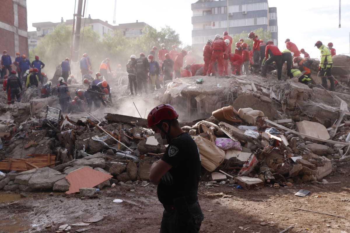 Následky zemětřesení v tureckém Izmiru