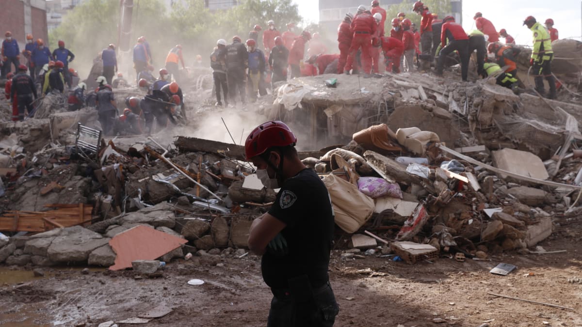 Následky zemětřesení v tureckém Izmiru