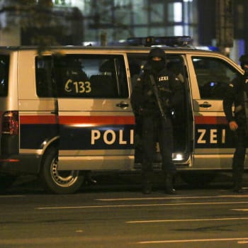 Policie během nočního zásahu ve Vídni