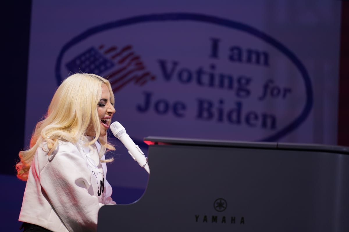 Lady Gaga podpořila bývalého viceprezidenta Joea Bidena v prezidentských volbách 2020.