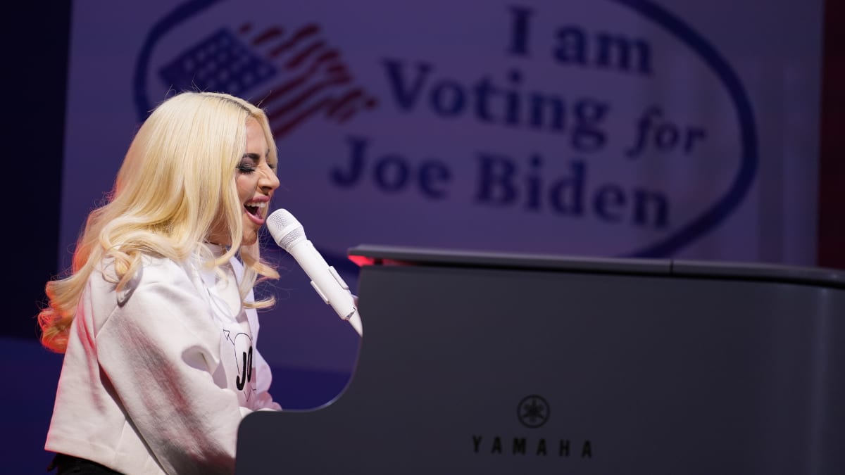 Lady Gaga podpořila bývalého viceprezidenta Joea Bidena v prezidentských volbách 2020.