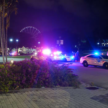 Policejní hlídky v parku Bayfront v Miami
