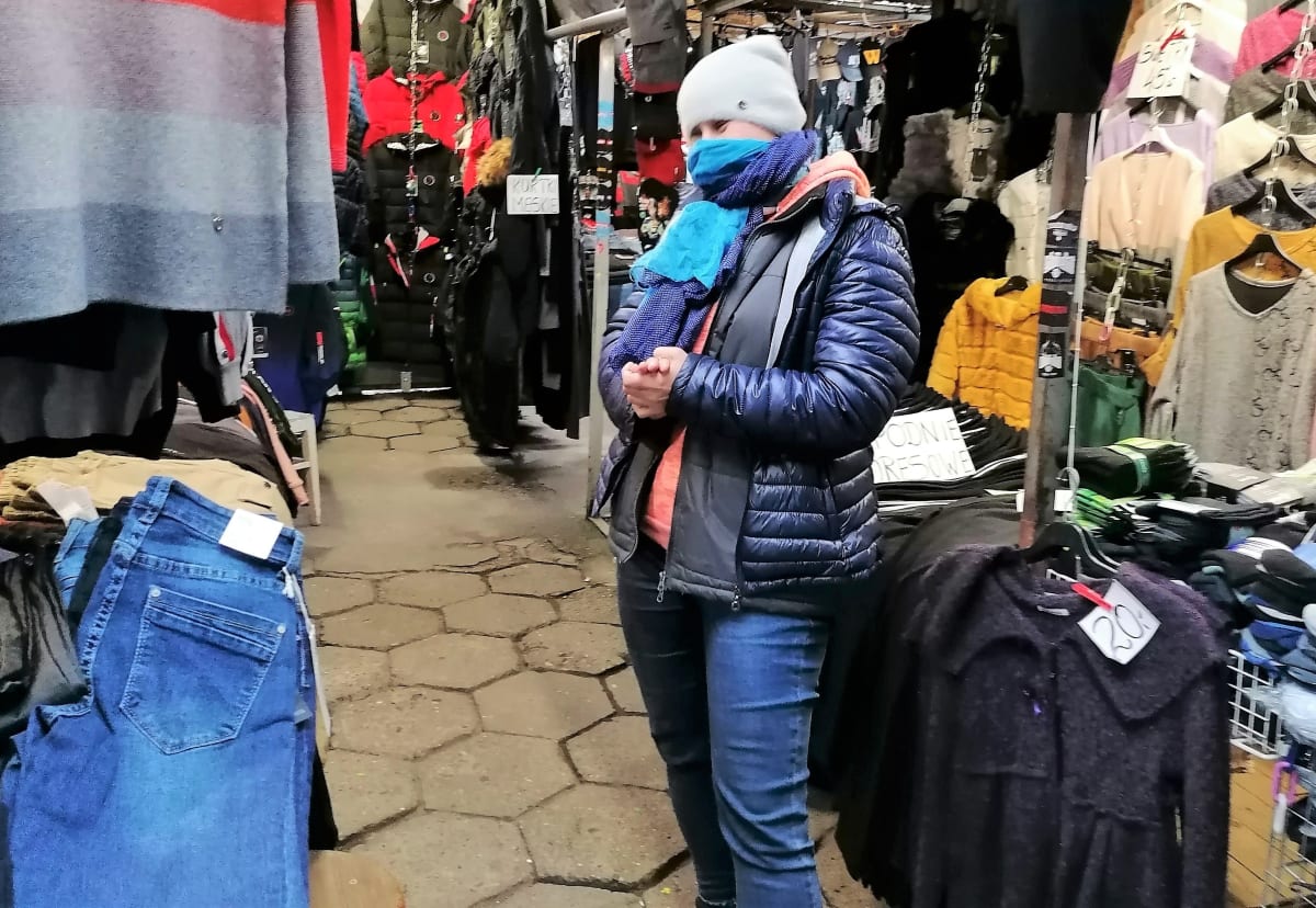 Jola prodává v tržnici a věří, že ženy vybojují svobodnější Polsko.  