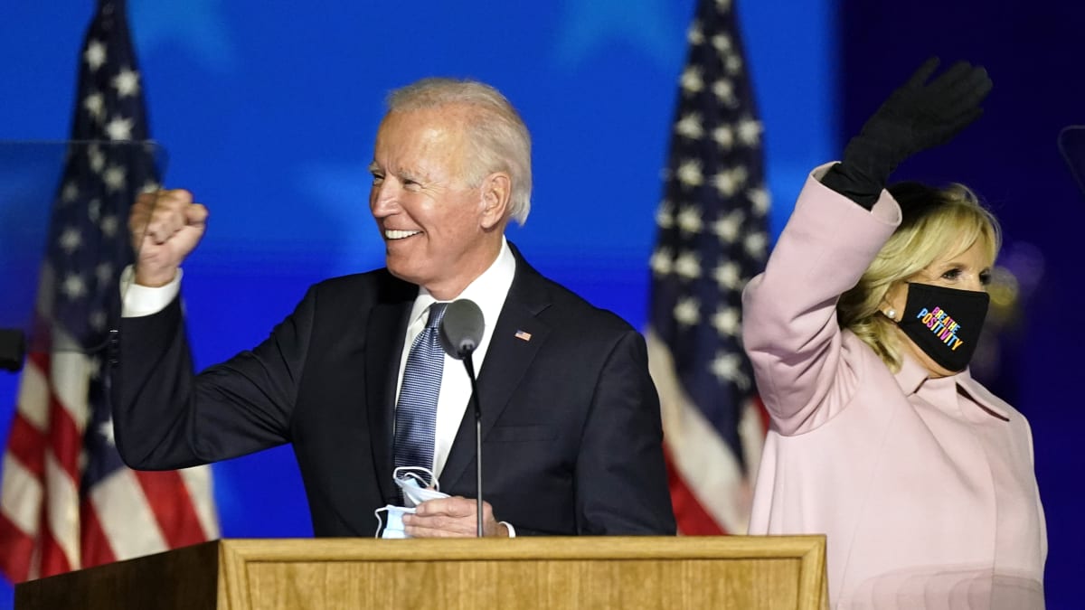 Nově zvolený prezident Spojených států amerických Joe Biden s budoucí první dámou USA Jill Bidenovou