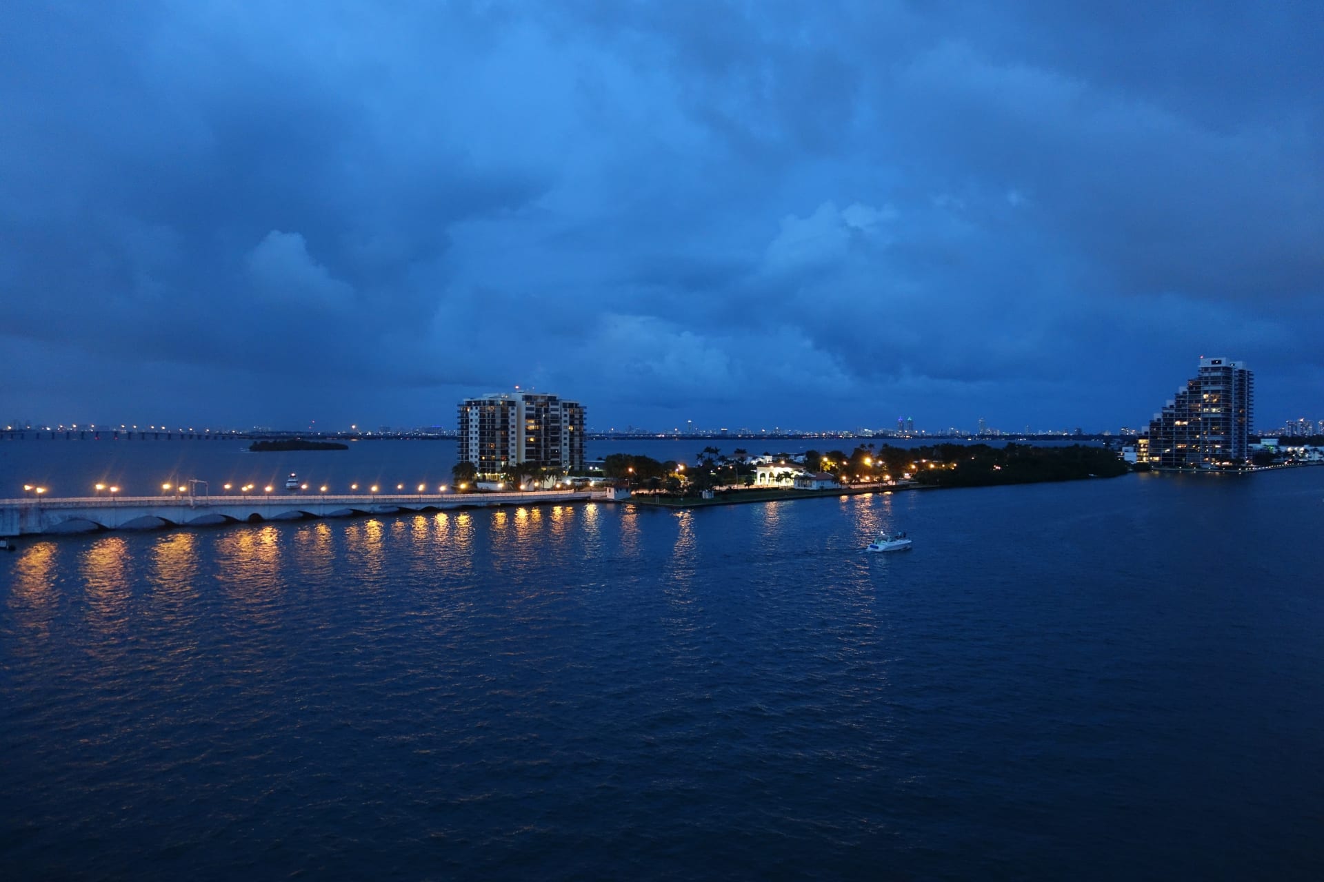 Večer a v noci si krásy miamských panoramat užijete nejvíce.