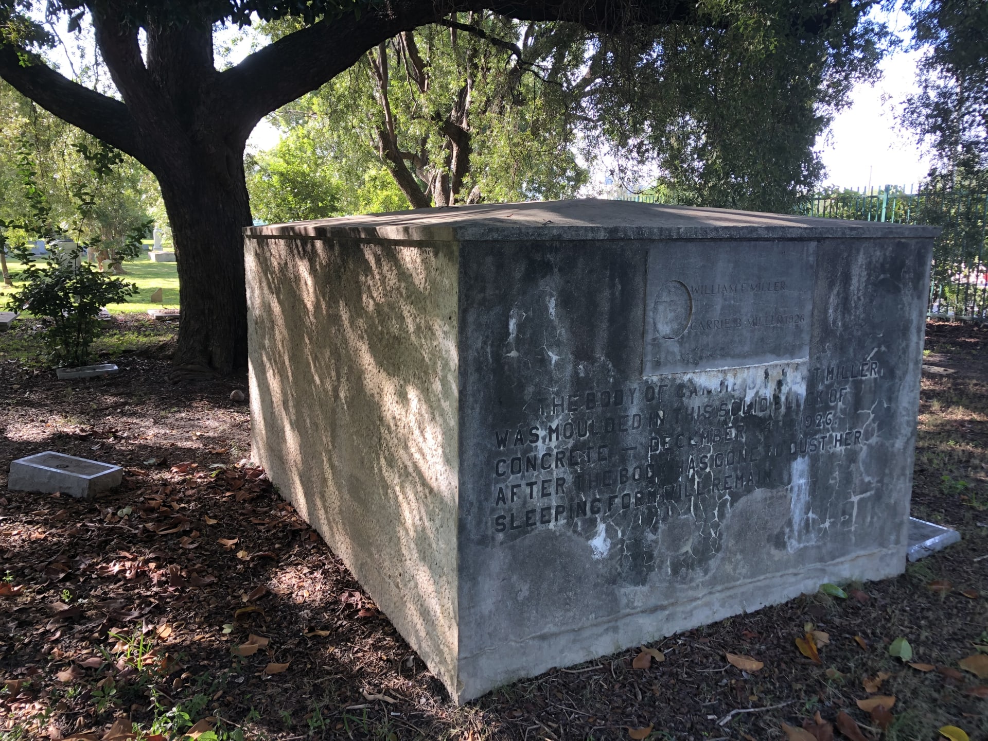 Velmi zvláštní hrob v americkém Miami