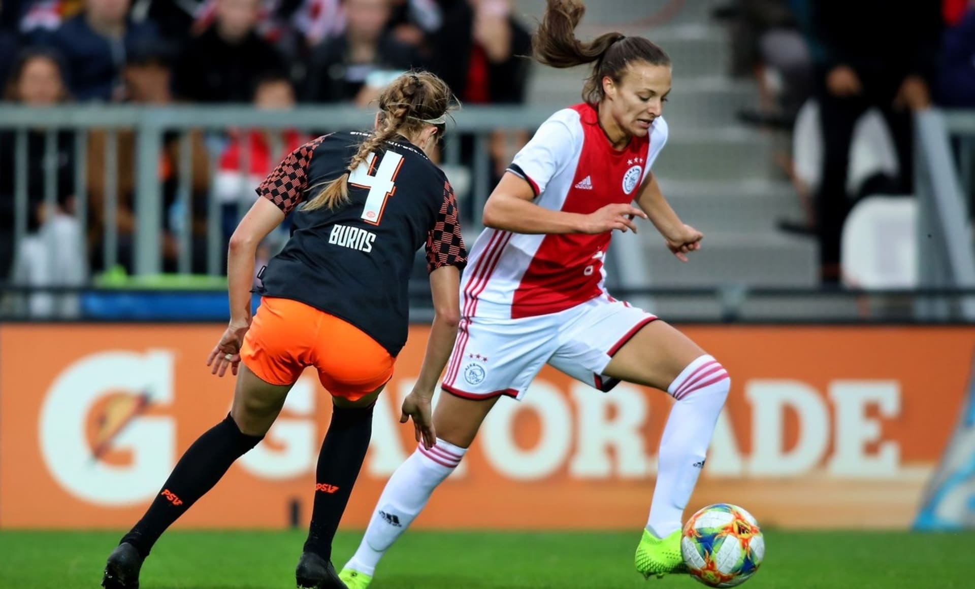 Lucie Voňková momentálně působí v Ajaxu Amsterdam, kam se v létě 2019 přesunula z Bayernu Mnichov. 
