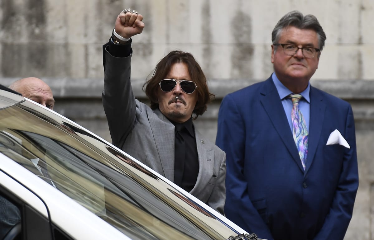 Johnny Depp po soudu s anglickým deníkem, který ho označil za násilníka.