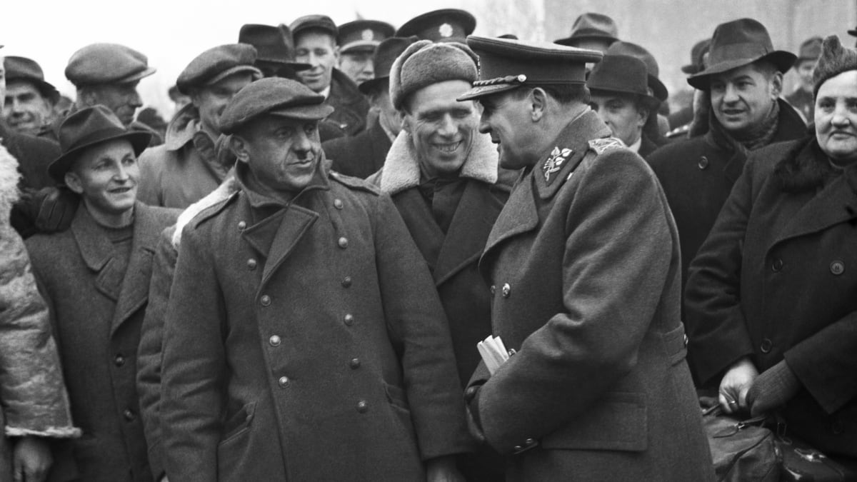 Generál Heliodor Píka (vpravo) ještě před tím, než se dostal do komunistického žaláře.