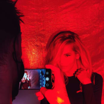 Dara Rolins připravuje nový videoklip k písni PENA, který natočila na mobilní telefon. 