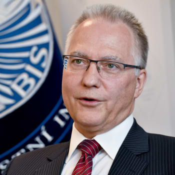 Vláda v pondělí opět navrhne, aby prezident Miloš Zeman povýšil ředitele Bezpečnostní informační služby (BIS) Michala Koudelku do generálské hodnosti.
