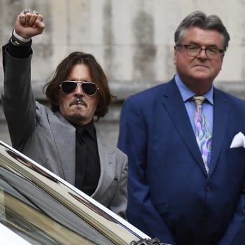 Johnny Depp po soudu s anglickým deníkem, který ho označil za násilníka.