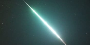 Nad jižním Norskem oblohu zeleně rozzářil meteor. Zděšení lidé volali na policii