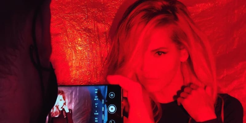 Dara Rolins nový videoklip k písni PENA natočila na mobilní telefon.