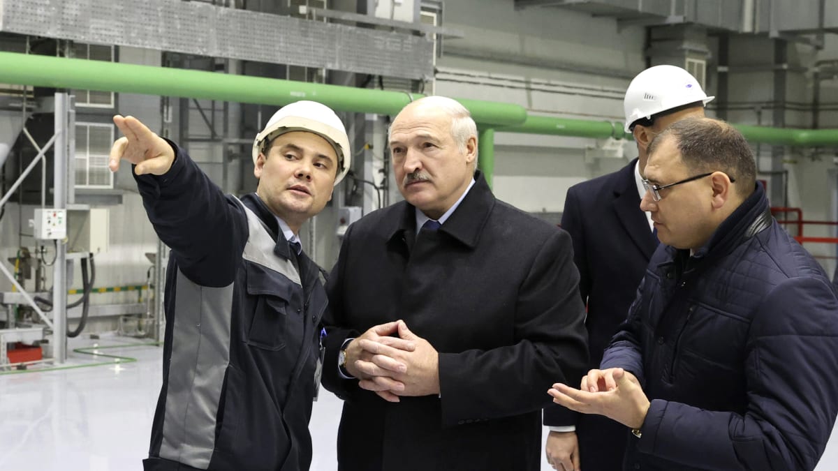 Běloruský prezident Alexandr Lukašenko při slavnostním spuštění elektrárny
