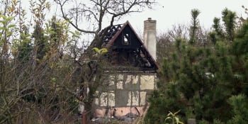 Požár chaty ve Velkém Meziříčí si vyžádal lidský život. Příčinu policie šetří