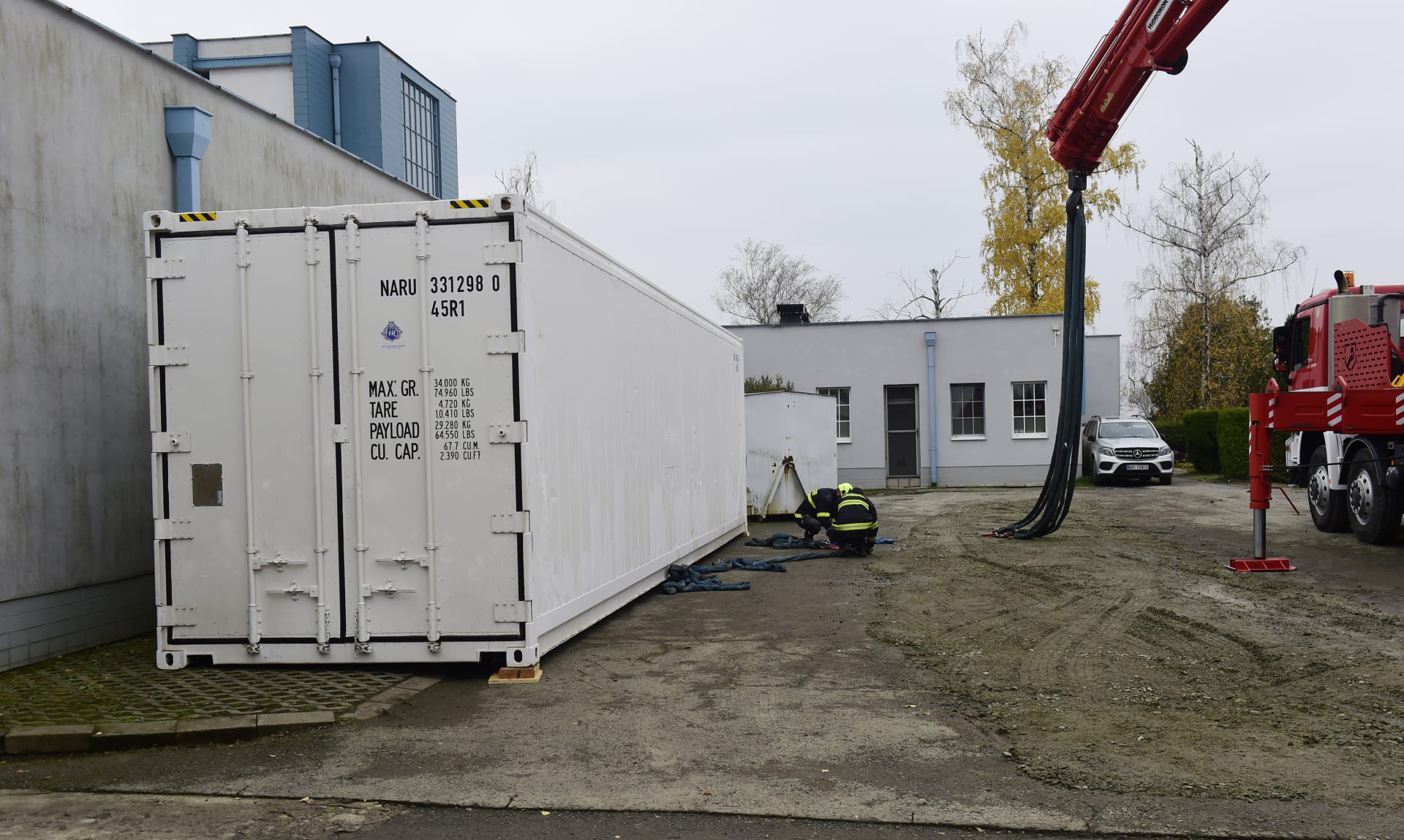 U krematoria v Olomouci byl přistaven chladicí kontejner.