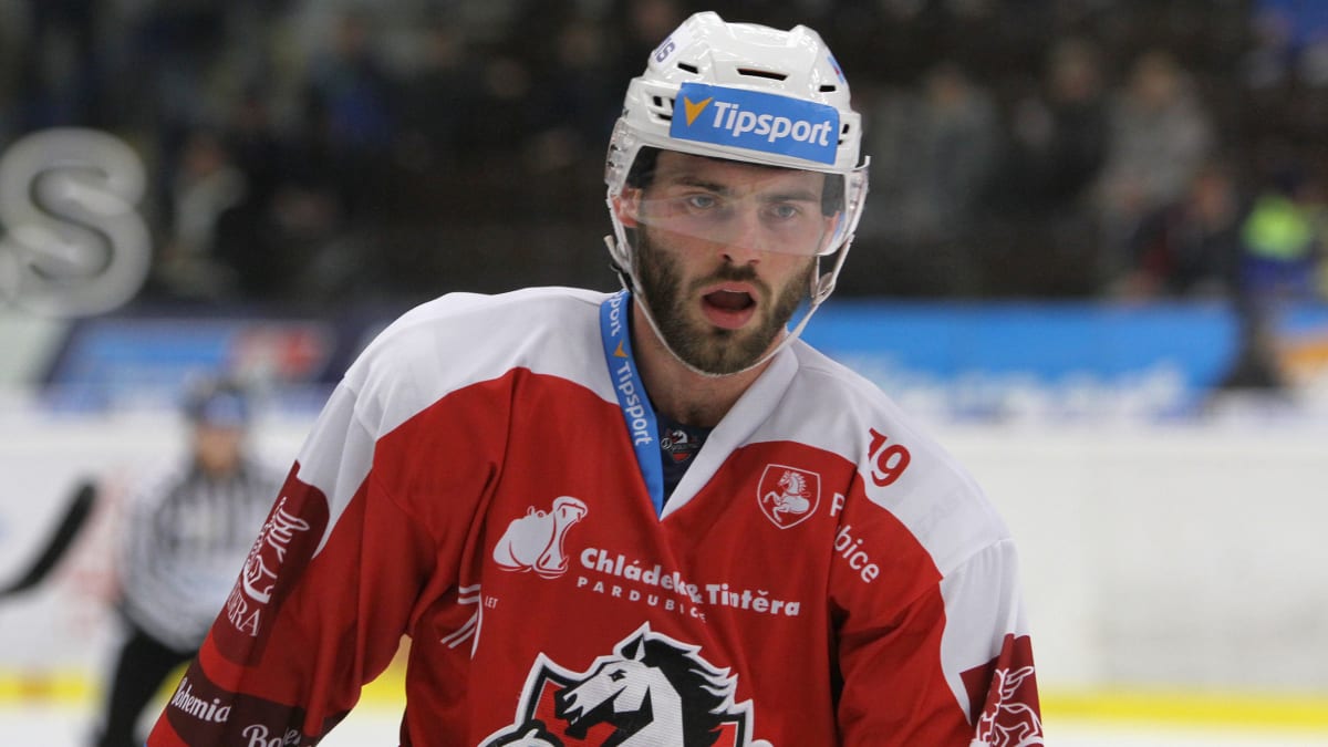 Pokud se prokáže, že Robert Kousal řídil pod vlivem drog, v týmu HC Dynamo Pardubice skončí.