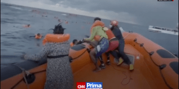 Loď s migranty ztroskotala ve Středozemním moři. Utopil se šestiměsíční chlapec