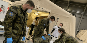 Červený kříž školí 500 vojáků, pomáhat budou jako ošetřovatelé