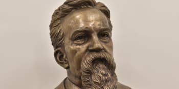 Léčil i císaře pána. V Praze byla odhalena busta slavného chirurga Eduarda Alberta