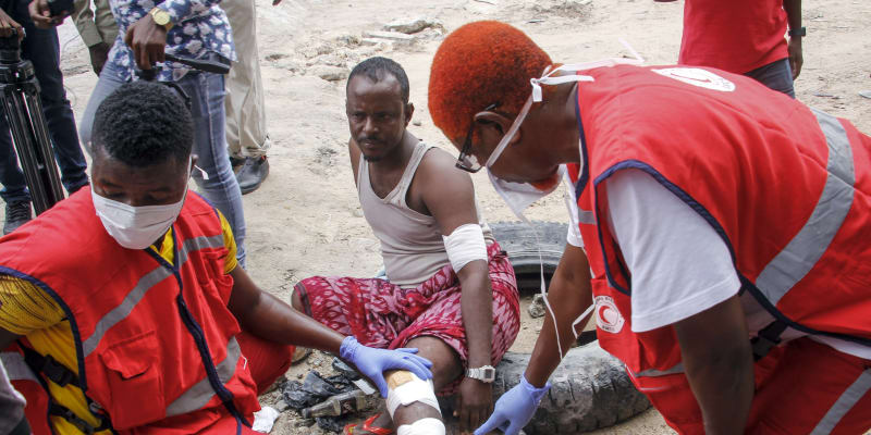 Záběry po sebevražedném atentátu v somálském hlavním městě