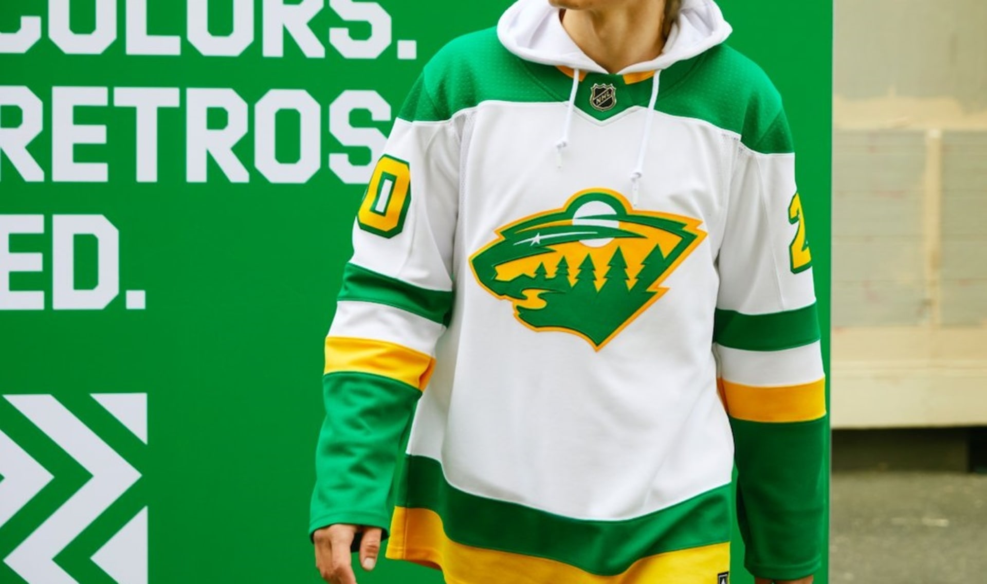 MINNESOTA WILD | Minnesota se u retro dresů bude držet současného loga obnášejícího hlavu medvěda, ale barvy mají odkazovat na rok 1978, kdy NHL hrál v Minnesotě jiný tým – North Stars.