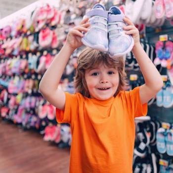 Dítě s botami
