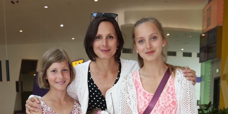 Zdeňka Žádníková-Volencová a její čtyři děti.