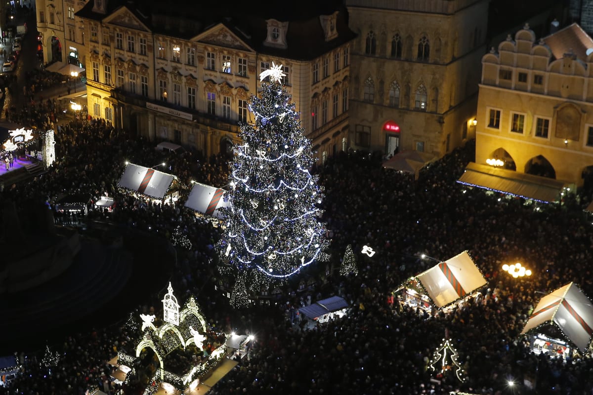 Loňské rozsvícení vánočního stromu na Staroměstském náměstí v Praze.