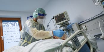 Německo varuje před českým scénářem. Nápor pacientů s COVID-19 na nemocnice je obrovský